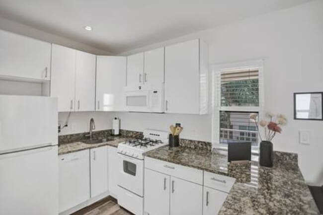 Building Photo - 37 Hendricks Isle