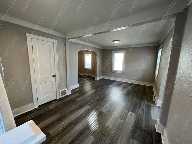 Building Photo - 3355 Curwood St