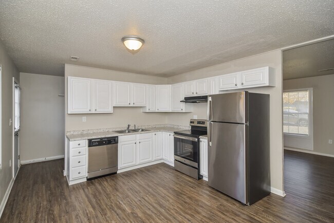 Foto del edificio - 2115 Fernbrook Dr NE