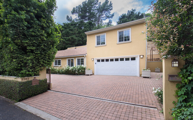 Motorized Gate system - 2563 Hutton Dr