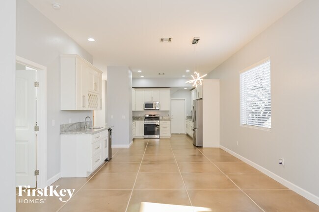 Building Photo - 4271 N Red Sun Pl