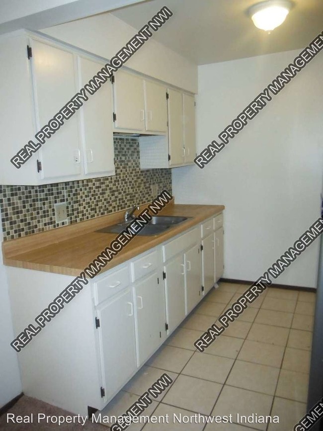 Building Photo - 1 br, 1 bath House - 10049 Kennedy Avenue #2D