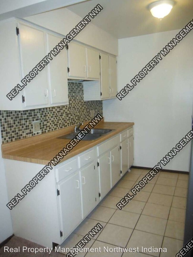 Foto del edificio - 1 br, 1 bath House - 10049 Kennedy Avenue #2D