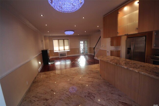 Foto del edificio - 82-83-83 160th St