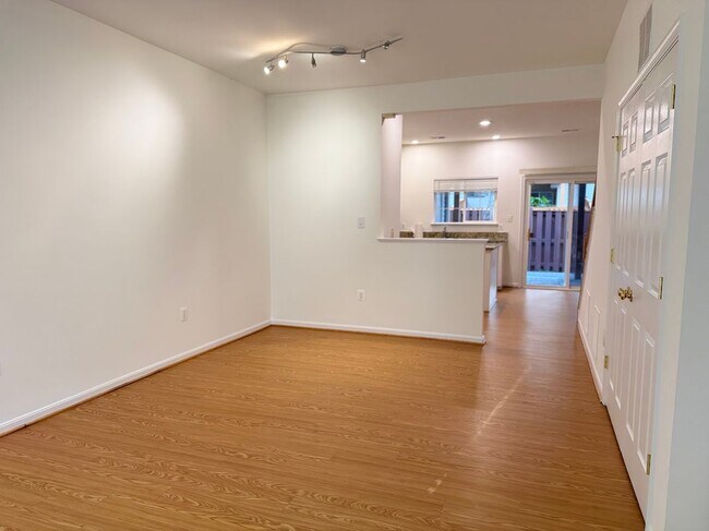 Foto del edificio - 2427 Dew Meadow Ct