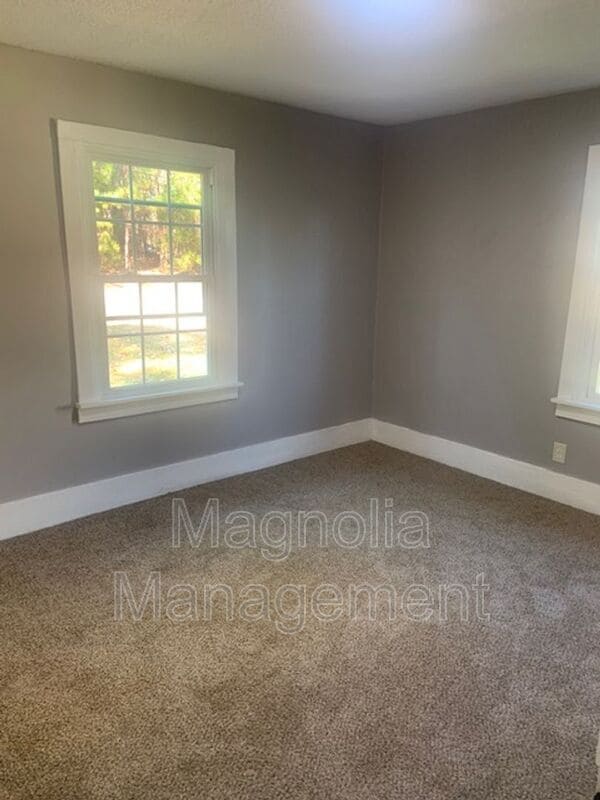 Building Photo - 1825 Colonial Ave