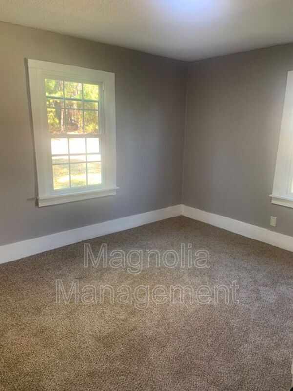 Foto del edificio - 1825 Colonial Ave