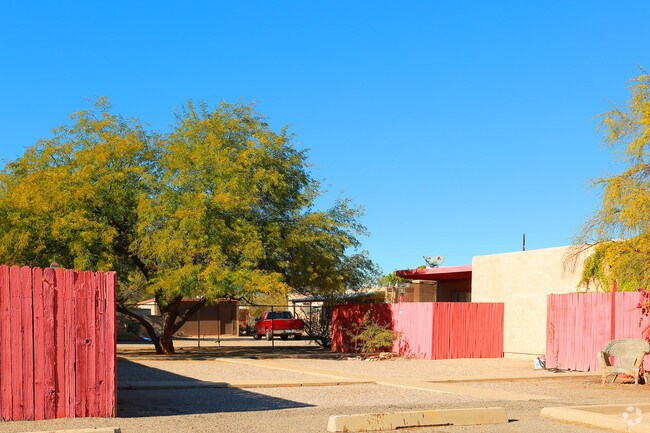 Foto del edificio - Glenn Plaza Apartments