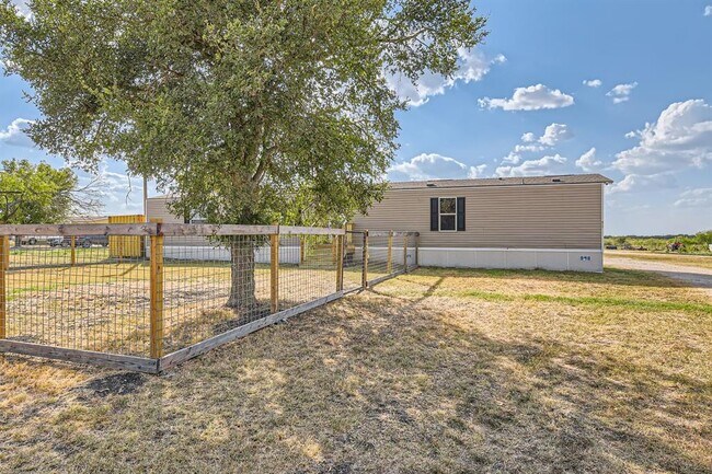 Building Photo - 517 Crossroads Dr