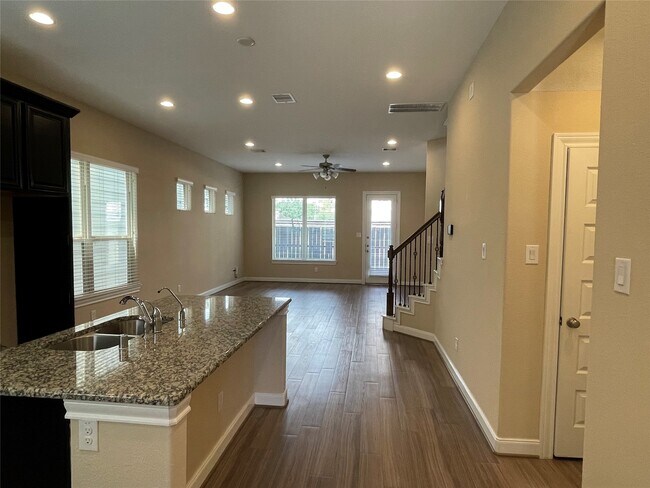 Foto del edificio - 10418 Quiet Courtyard Rd
