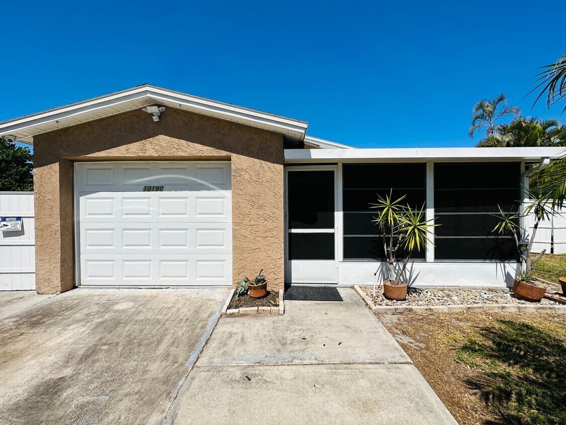 Foto principal - 3/2.5/1 Freshly Updated Pinellas Park Home