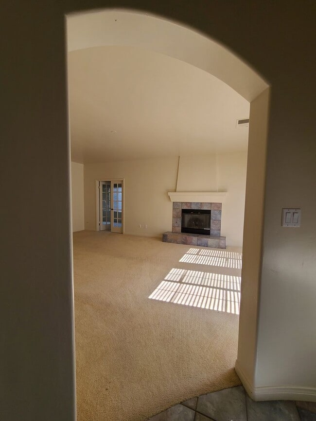 Building Photo - Super cute 4/2 bathroom with Patio, Wonder...