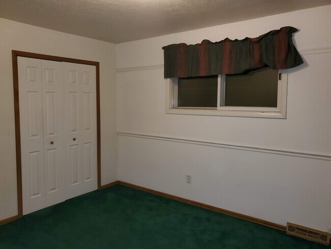 Building Photo - 8217 Greenlawn Ave