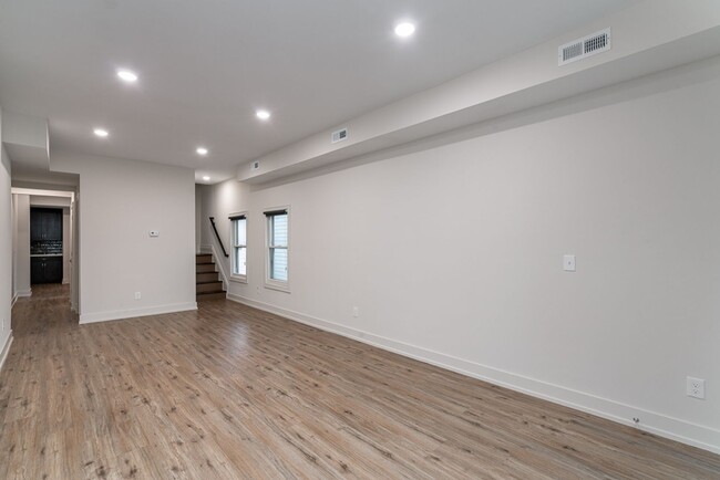 Foto del edificio - 468-470-470 E 2nd Ave