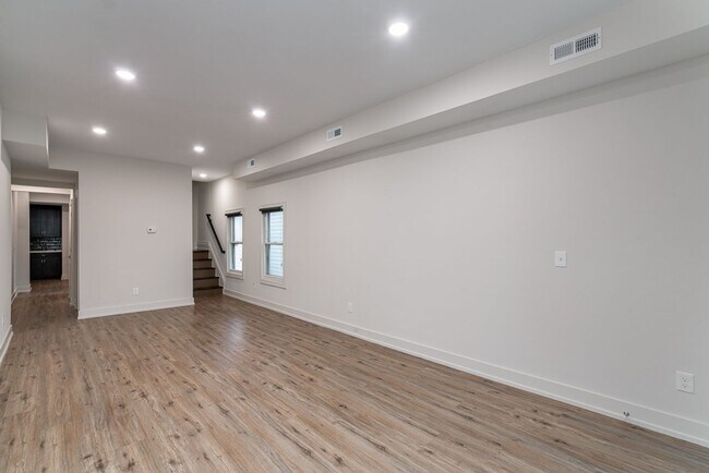 Foto del edificio - 468-470 E. 2nd Ave