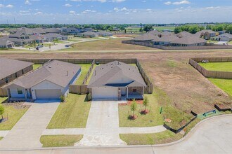 Building Photo - 3110 Spanish Oak Ln