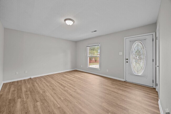 Building Photo - Fantastic 3 Bedroom Ranch home in SE Ralei...
