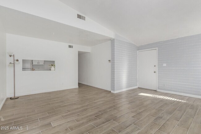 Foto del edificio - 1622 E Campbell Ave