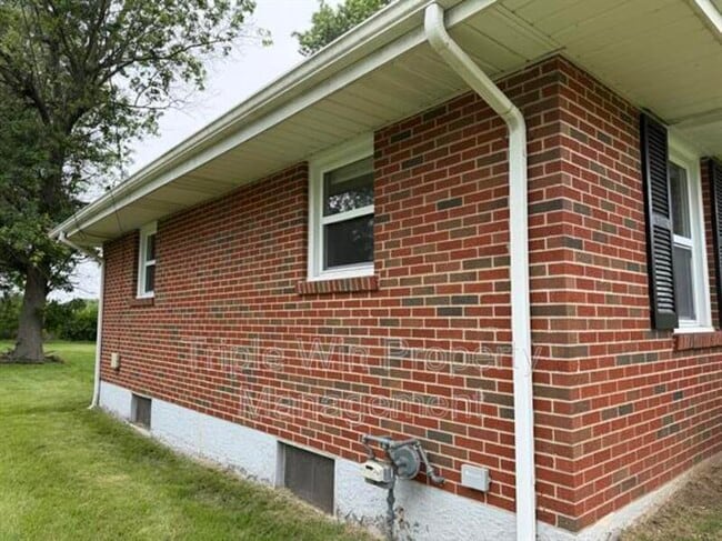 Photo - 1664 Talisman Ln House