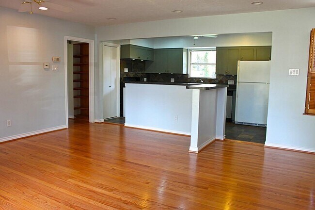 Foto del edificio - 2111 Chippendale Rd