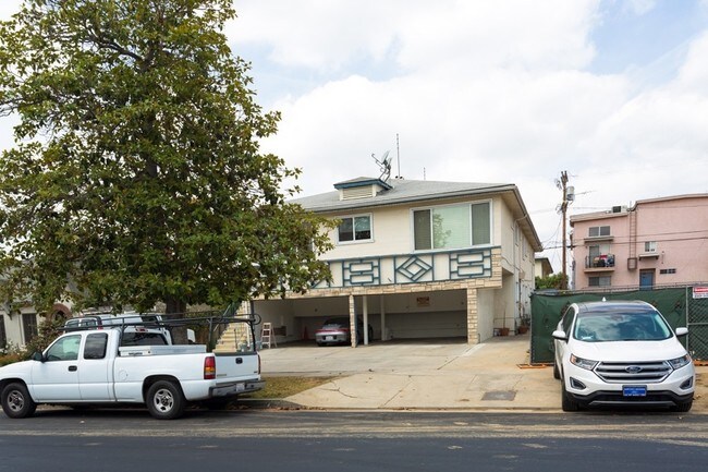 Building Photo - 1547 S Orange Grove Ave