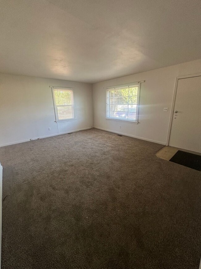 Building Photo - Beautiful 2 Bedroom 1 Bath House!!!! #1055