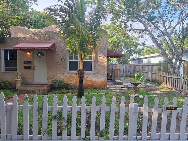 Building Photo - 505 54th St