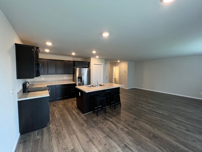 Foto del edificio - Newer Puyallup Home is Ready for You!
