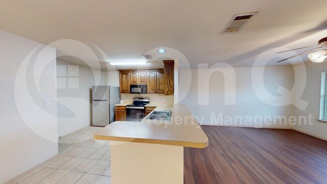 Foto del edificio - 2335 N Elm St