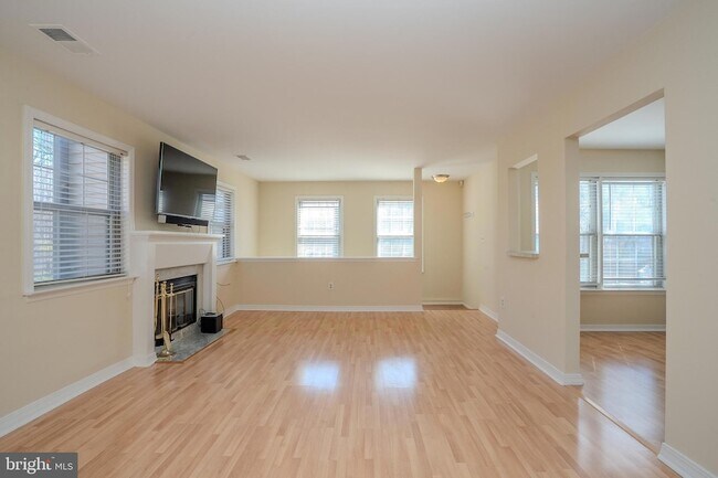 Foto del edificio - 6202 Cedar Ct