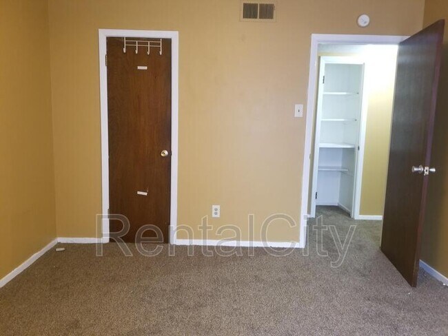 Building Photo - 818 N Highland Ave