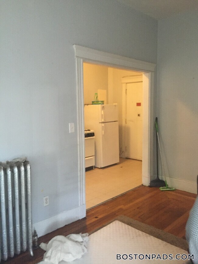 Building Photo - 204 Hemenway St