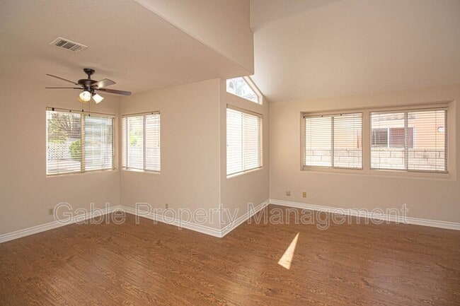 Foto del edificio - 25804 Dickens Ct