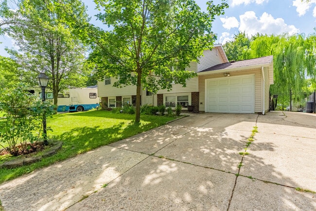 Building Photo - 121 S Orchard Dr