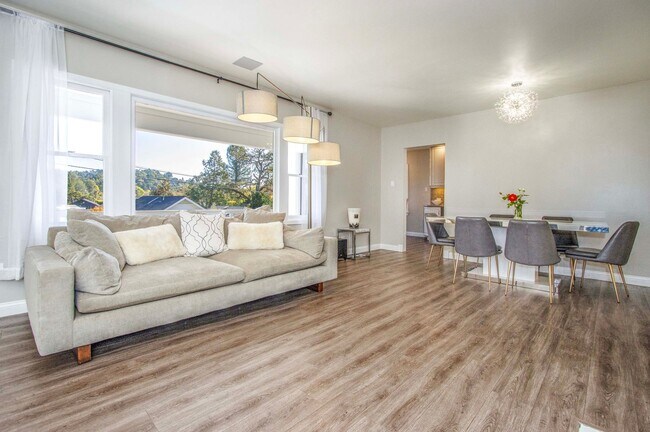 Building Photo - Stellar Kentfield Location-4Bed/1.5Ba
