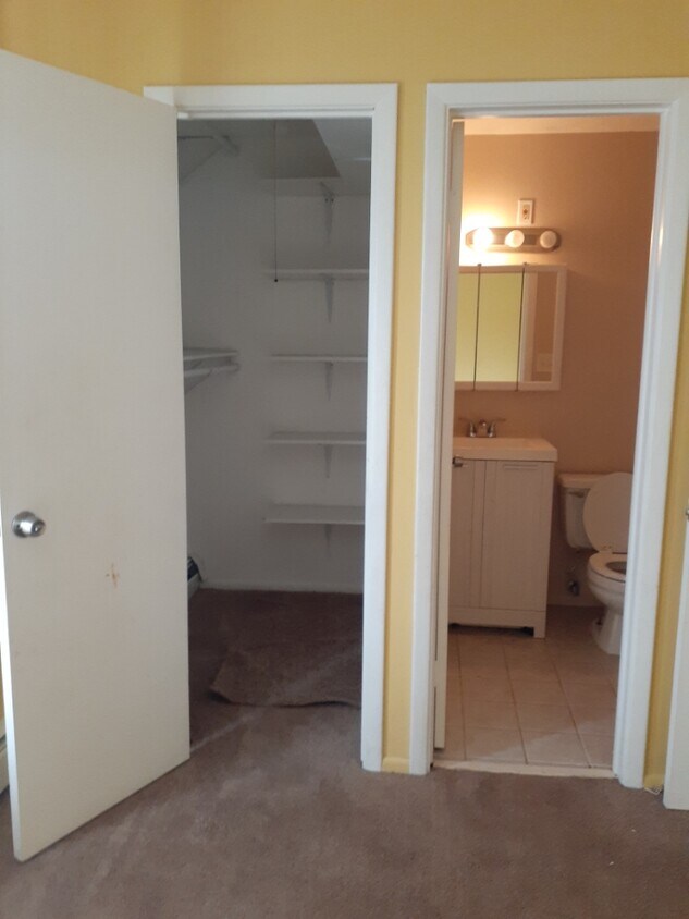 Foto principal - 16111 Maple Park Dr