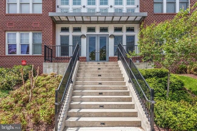 Building Photo - 1418 N Rhodes St