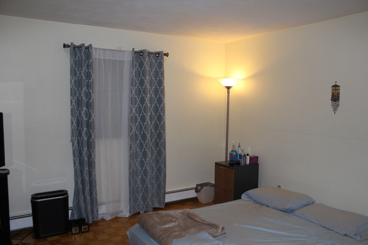 5050 Washington St Unit 332, West Roxbury, MA 02132 Room for Rent in