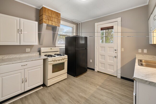 Cocina - 115 E Yates St