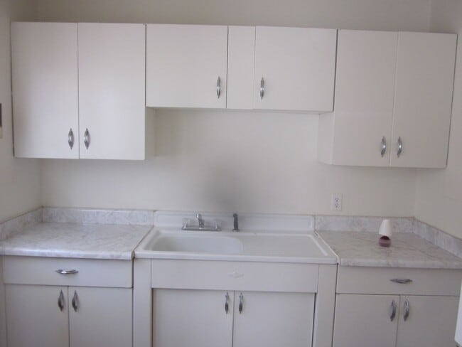 Building Photo - 106 S Palo Duro St