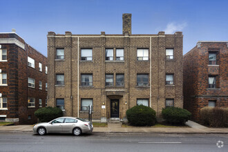 Building Photo - 115 Eglinton Ave W