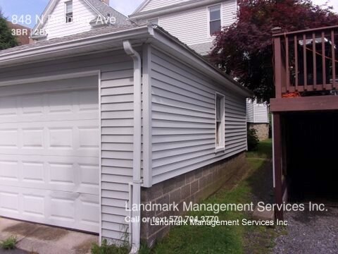Building Photo - 848 N Bromley Ave