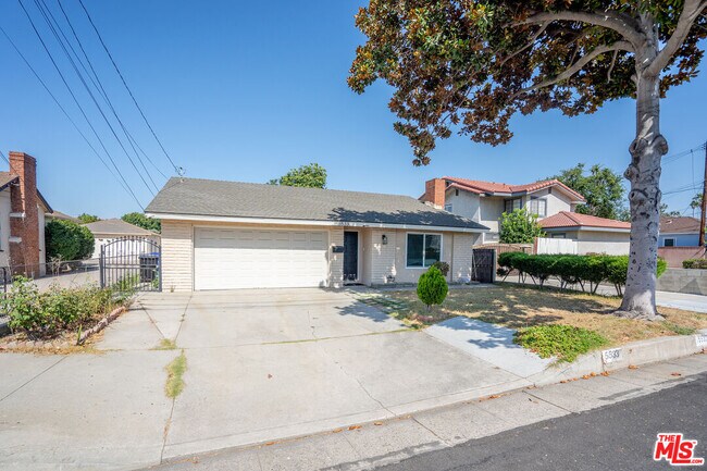 Building Photo - 5533 N Charlotte Ave