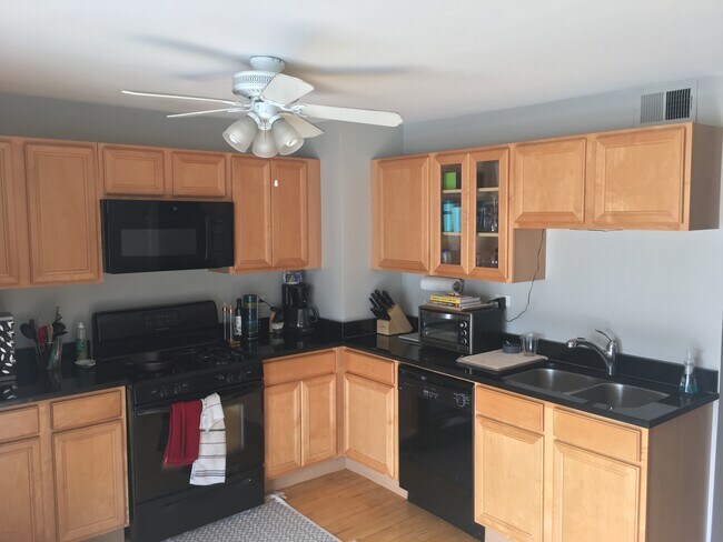 Kitchen2 - 1133 W Patterson Ave