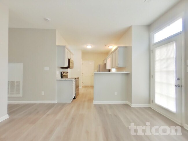 Foto del edificio - 8918 6 Point Ln
