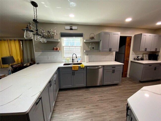 Building Photo - 4754 Winthrop Dr