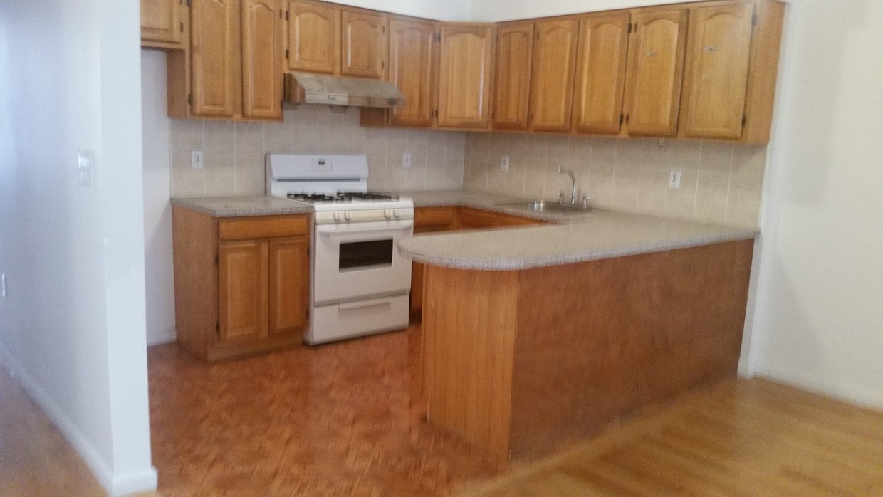 Primary Photo - 1270 Bay Ridge Pkwy
