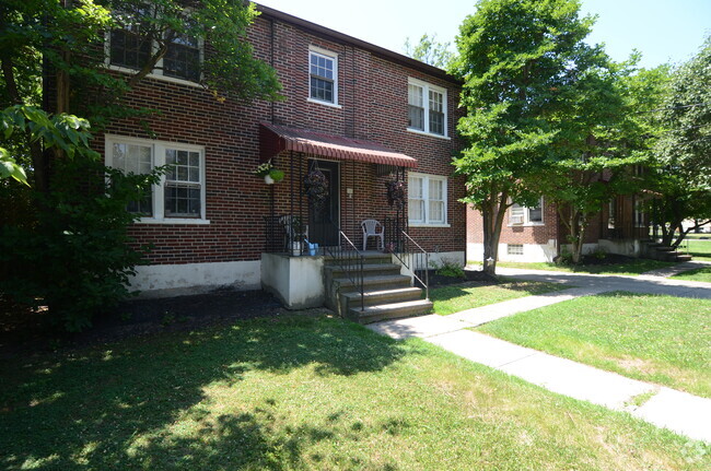 Building Photo - 1657 Cedar Ave