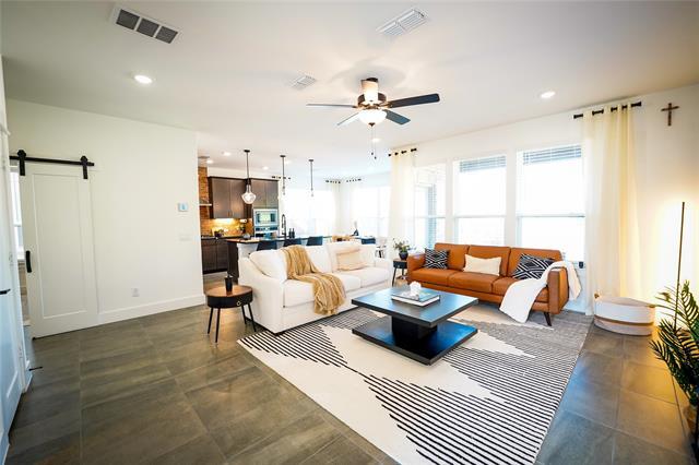 Foto del edificio - 7557 Donnelly Ave