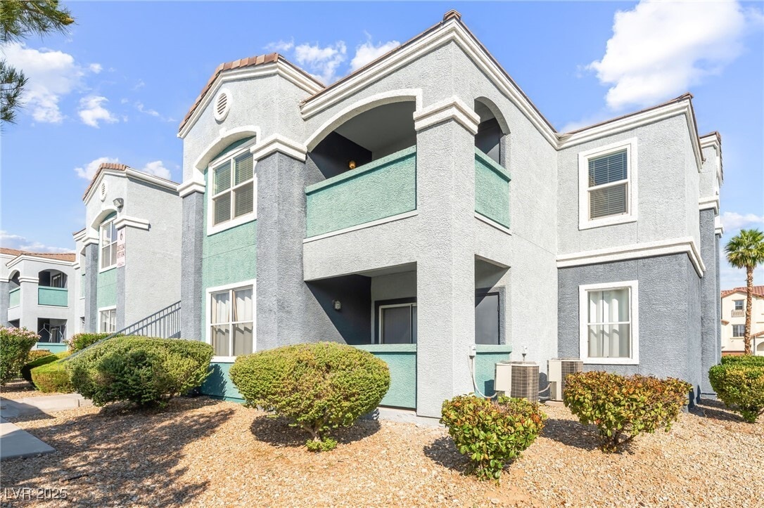 Foto principal - 6955 N Durango Dr